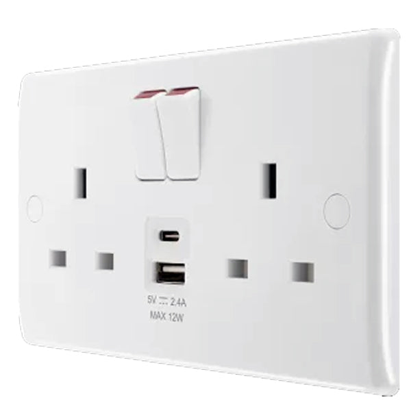 British General 800 Series 13A White Double Switched Socket 2 Gang SP + 1 x USB A + 1 x USB C (12W) 822UAC12